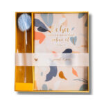 DIARIO Y BOLÍGRAFO ECHA TODA TU ANSIEDAD SOBRE EL